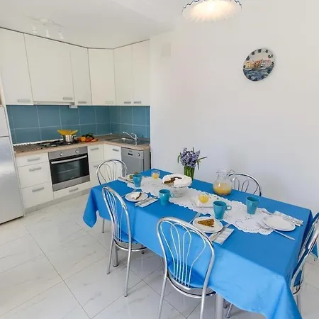 Apartmán Three-bedroom Near Sea *