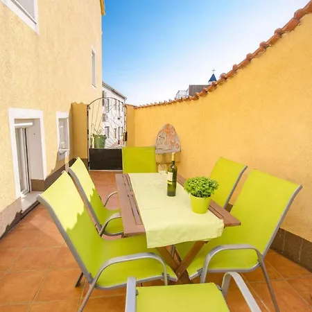 Apartmán Three-bedroom Near Sea