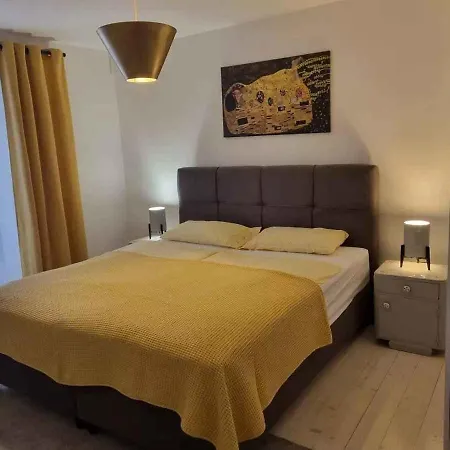 Three-bedroom Near Sea קריקווניצה