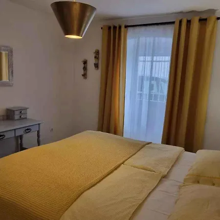 Three-bedroom Near Sea