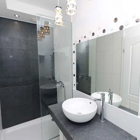 Three-bedroom Near Sea קריקווניצה