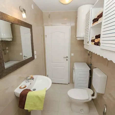 Three-bedroom Near Sea דירה קריקווניצה