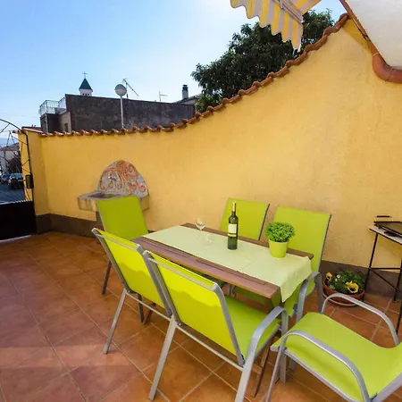 דירה Three-bedroom Near Sea *