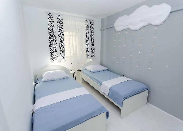 Three-bedroom Near Sea *