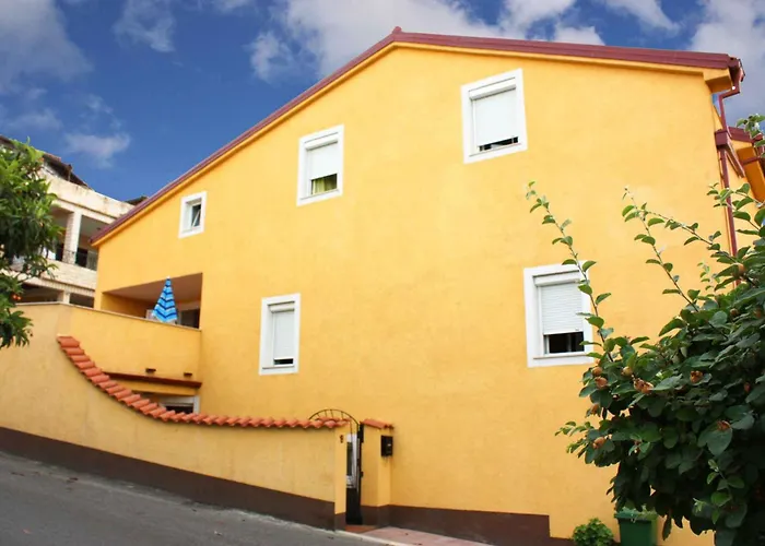 Three-bedroom Near Sea Lägenhet