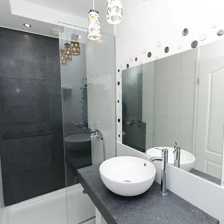 Three-bedroom Near Sea Apartment