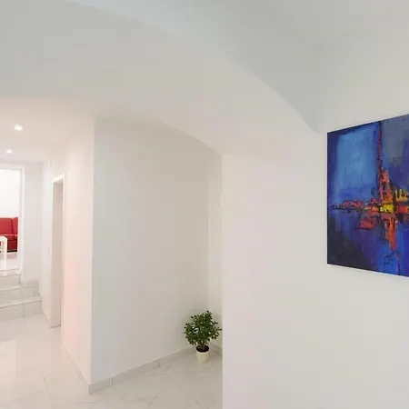 Three-bedroom Near Sea Apartment *
