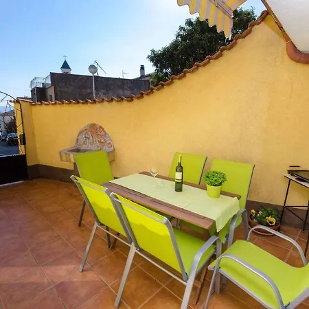 Apartment Three-bedroom Near Sea *