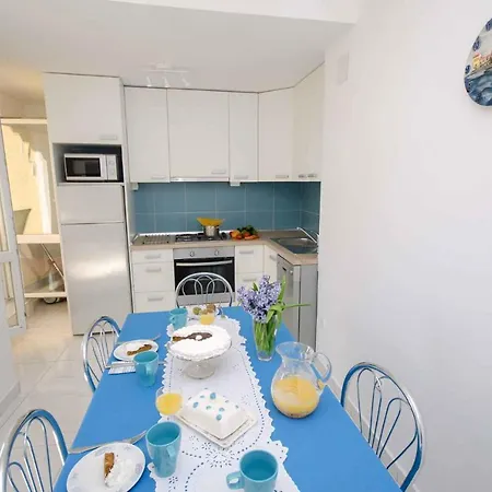 Apartment Three-bedroom Near Sea *