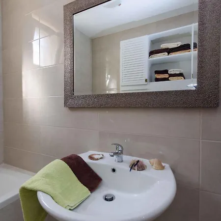 Three-bedroom Near Sea