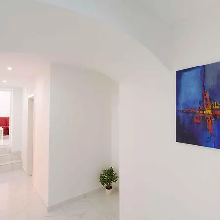 Appartement Three-bedroom Near Sea *