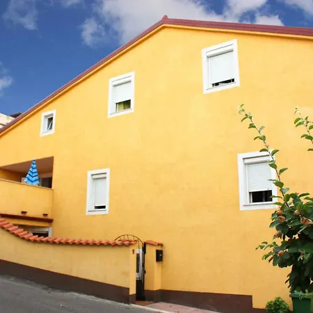 Three-bedroom Near Sea Appartement