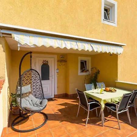 Three-bedroom Near Sea Crikvenica