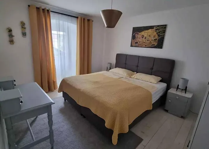 Three-bedroom Near Sea * Crikvenica