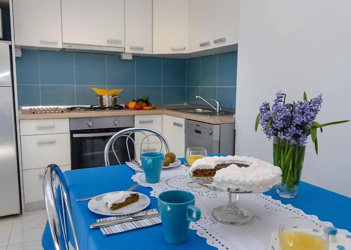 Three-bedroom Near Sea