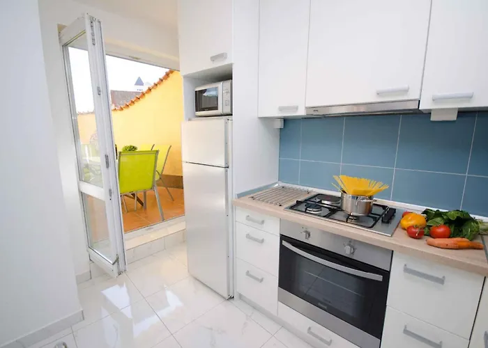 Three-bedroom Near Sea Apartman